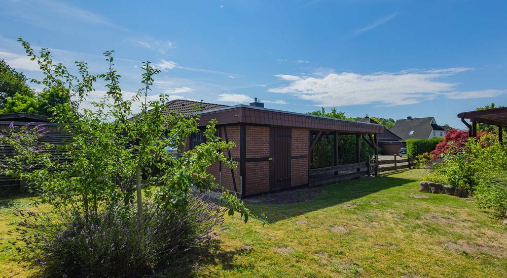 Carport mit Schuppen
