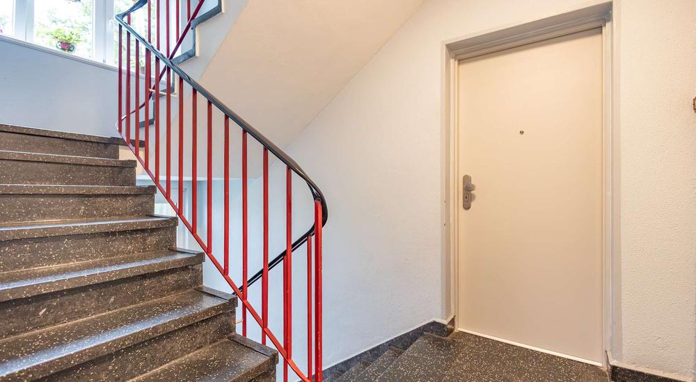 Treppenhaus/Wohnungseingang