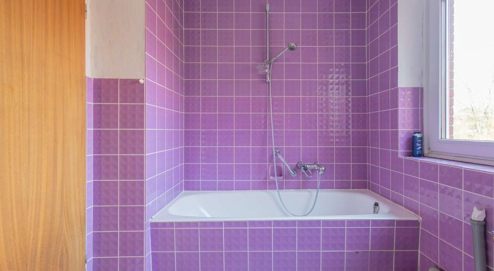 Badezimmer mit Badewanne