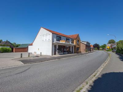Ansicht Haus und Parklächen