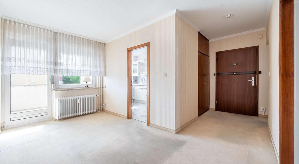 Essbereich mit Zugang Balkon und Küche 
